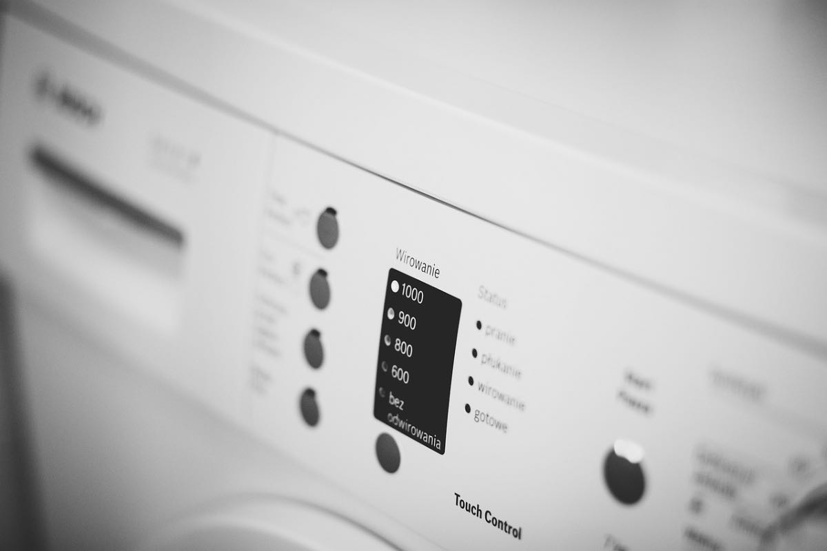 Sbiadire i panni in lavastoviglie: ecco come evitare il problema