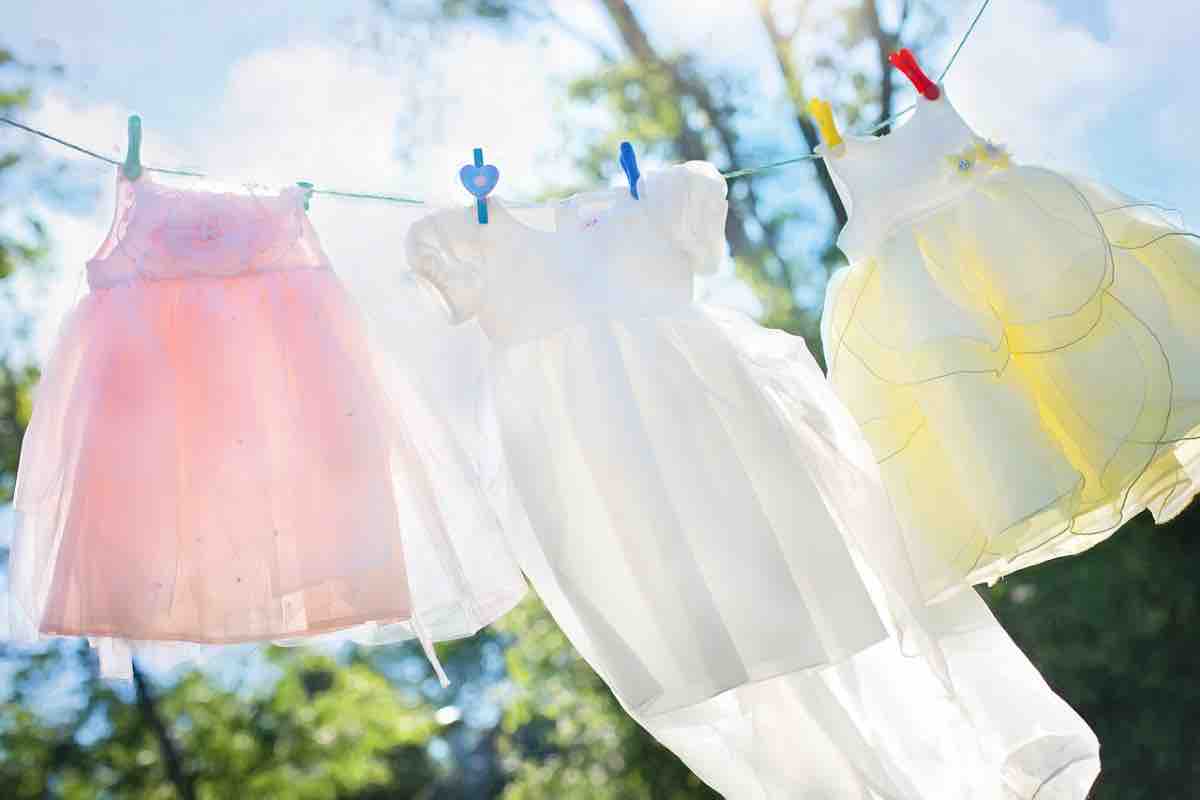 Come non far sbiadire i vestiti in lavatrice