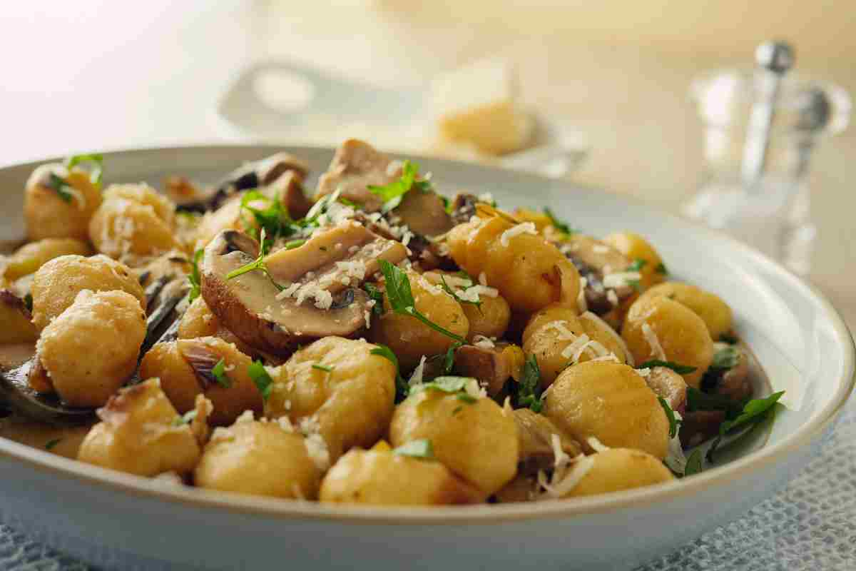 Ricetta gnocchi funghi e speck